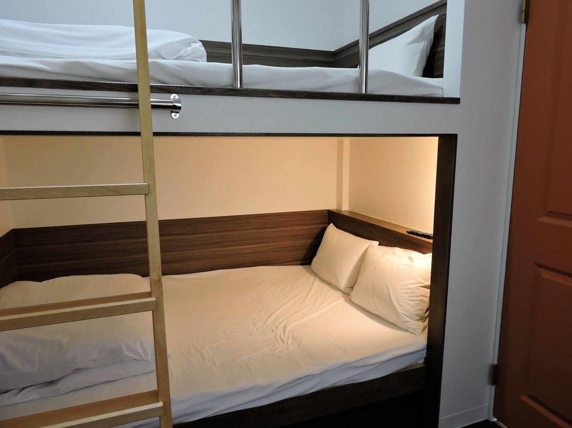 Abest Cube Naha Kokusai Street-Cabin Type Hotel All Room With Key מראה חיצוני תמונה